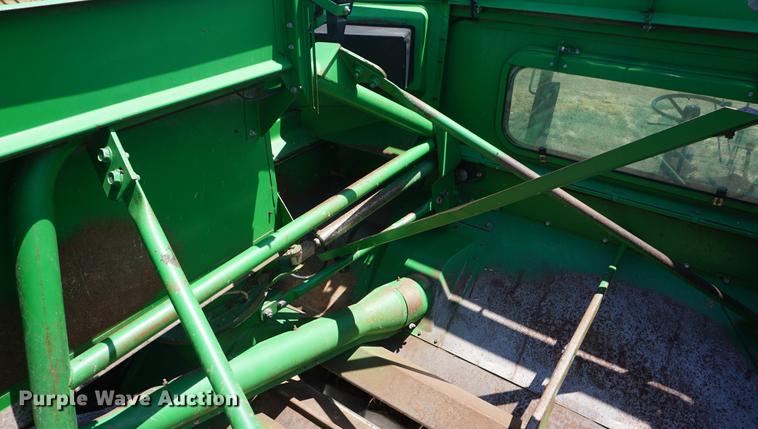 image for item DD7812 1989 John Deere 9500 RWA combine