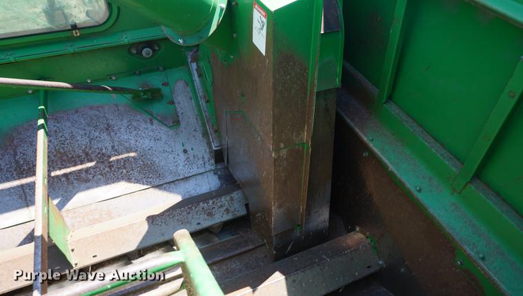 image for item DD7812 1989 John Deere 9500 RWA combine