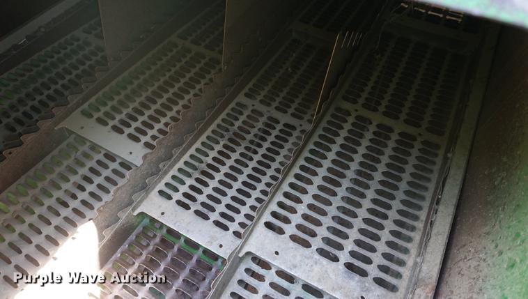 image for item DD7812 1989 John Deere 9500 RWA combine