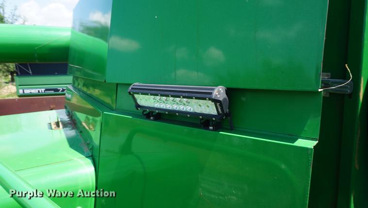 image for item DD7812 1989 John Deere 9500 RWA combine