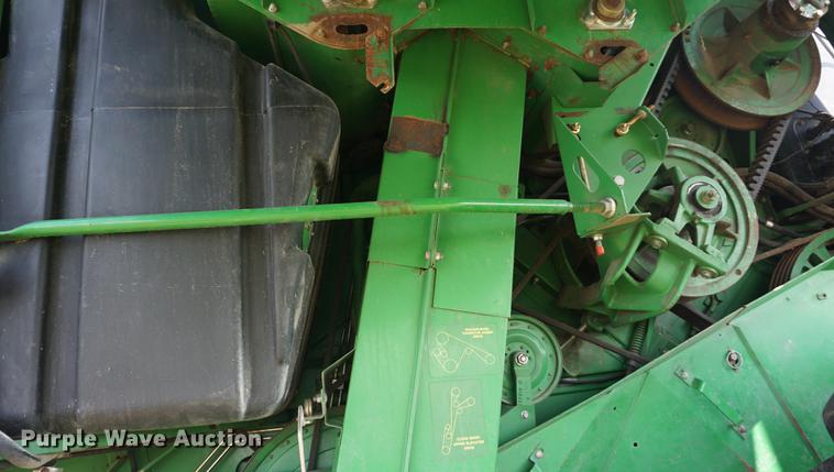 image for item DD7812 1989 John Deere 9500 RWA combine