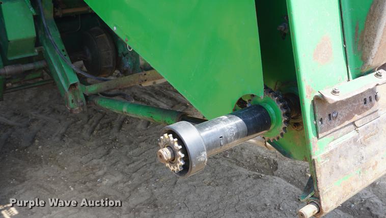 image for item DD7812 1989 John Deere 9500 RWA combine