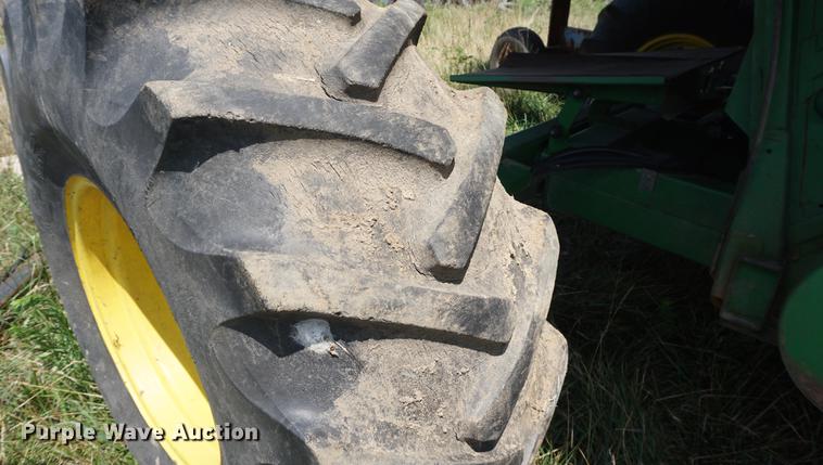 image for item DD7812 1989 John Deere 9500 RWA combine