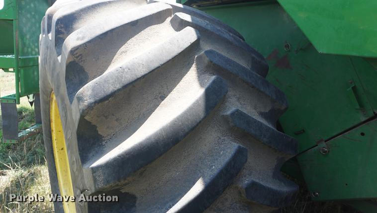 image for item DD7812 1989 John Deere 9500 RWA combine