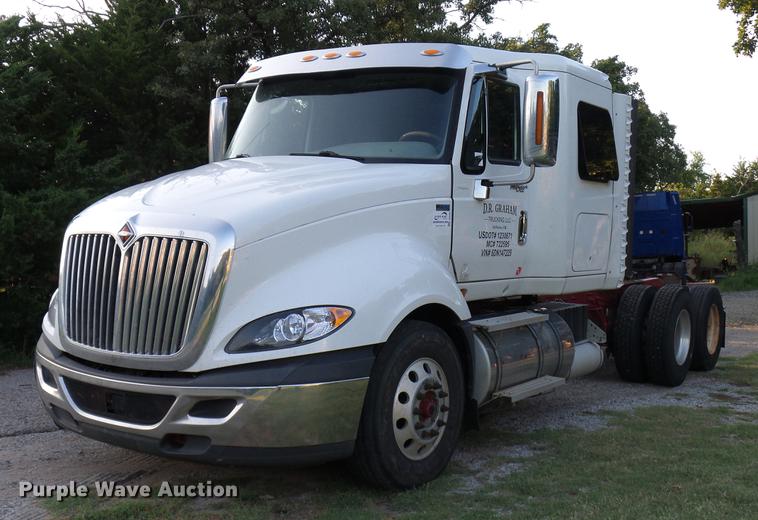 image for item DD8343 2013 International ProStar Plus semi truck