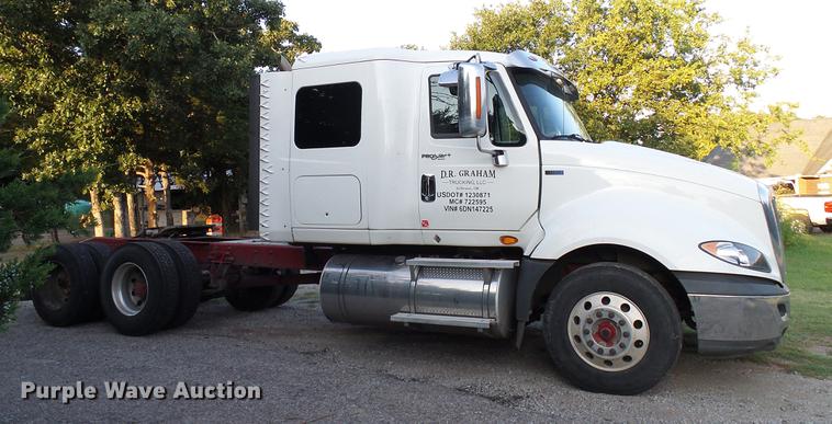 image for item DD8343 2013 International ProStar Plus semi truck
