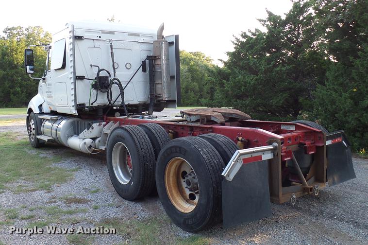 image for item DD8343 2013 International ProStar Plus semi truck