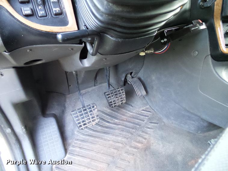 image for item DD8343 2013 International ProStar Plus semi truck