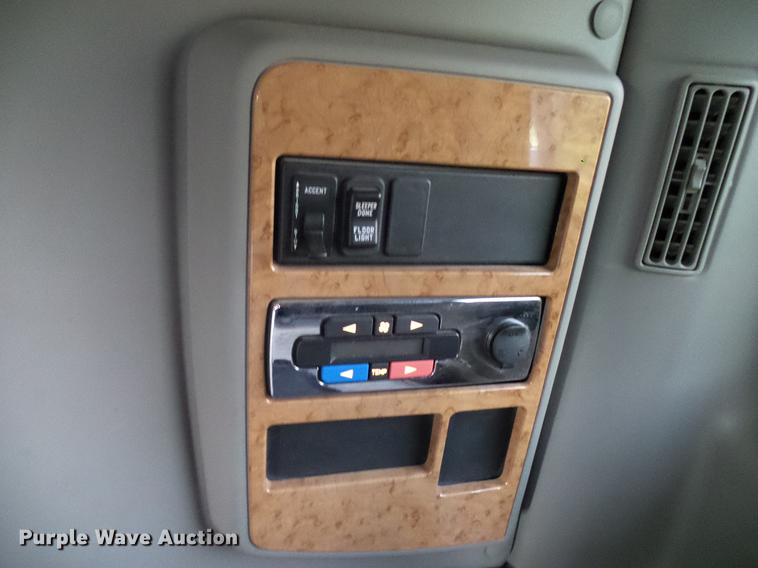 image for item DD8343 2013 International ProStar Plus semi truck