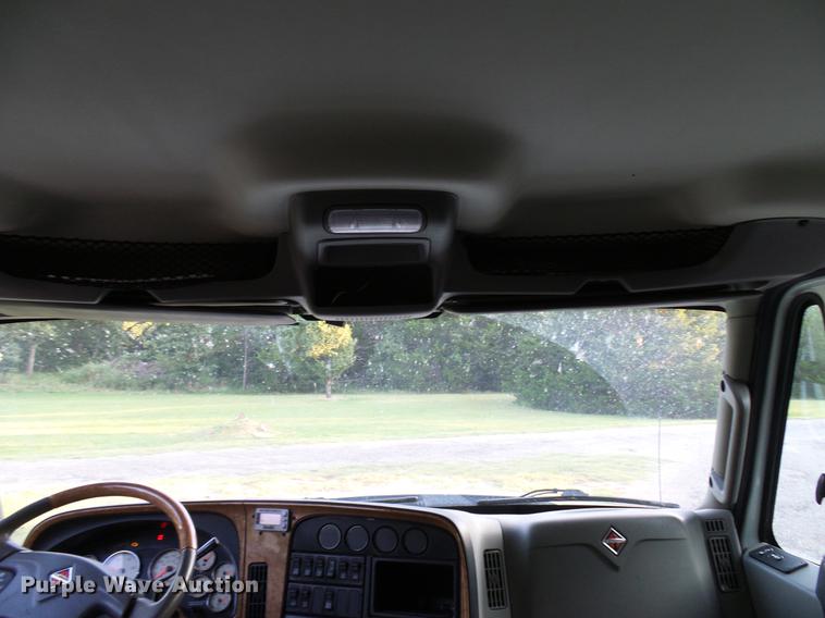 image for item DD8343 2013 International ProStar Plus semi truck