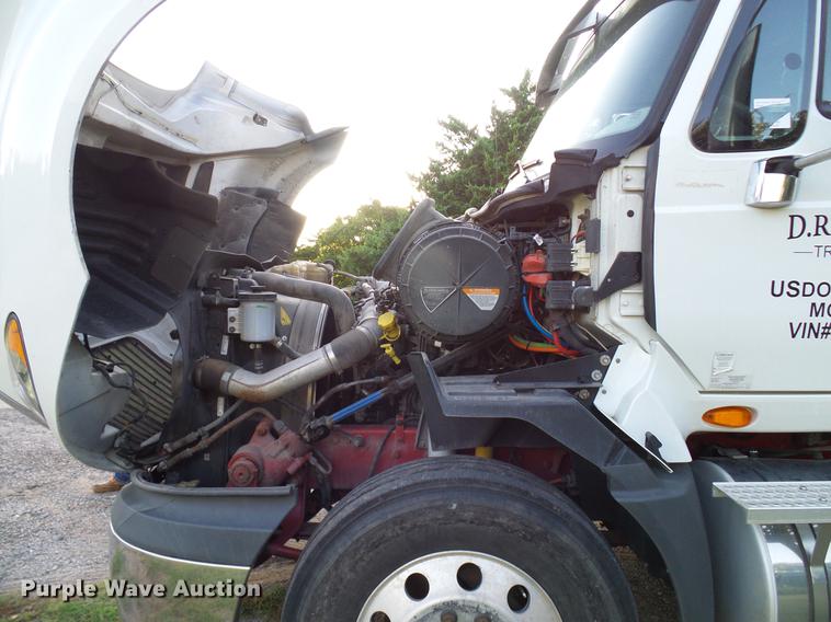 image for item DD8343 2013 International ProStar Plus semi truck