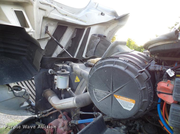 image for item DD8343 2013 International ProStar Plus semi truck