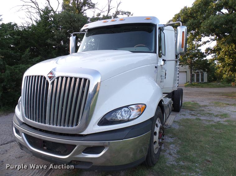 image for item DD8343 2013 International ProStar Plus semi truck