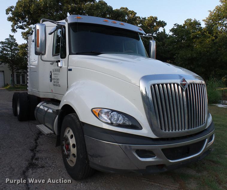 image for item DD8343 2013 International ProStar Plus semi truck