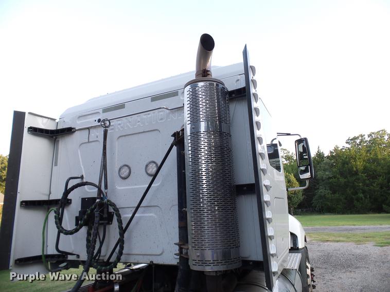 image for item DD8343 2013 International ProStar Plus semi truck