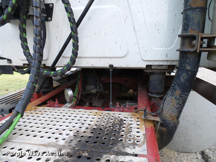 image for item DD8343 2013 International ProStar Plus semi truck