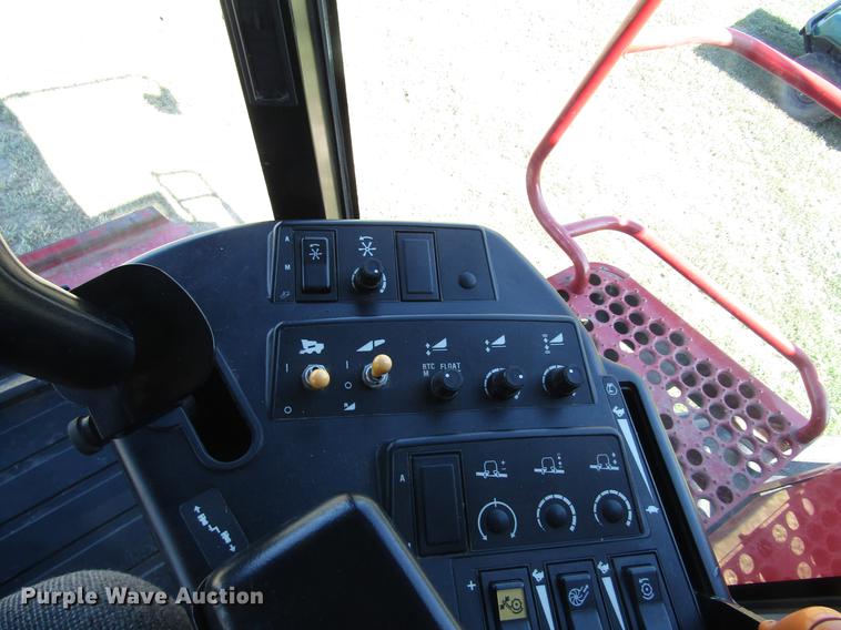 image for item DD8856 2000 Case IH 2388 combine