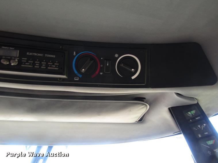 image for item DD8856 2000 Case IH 2388 combine