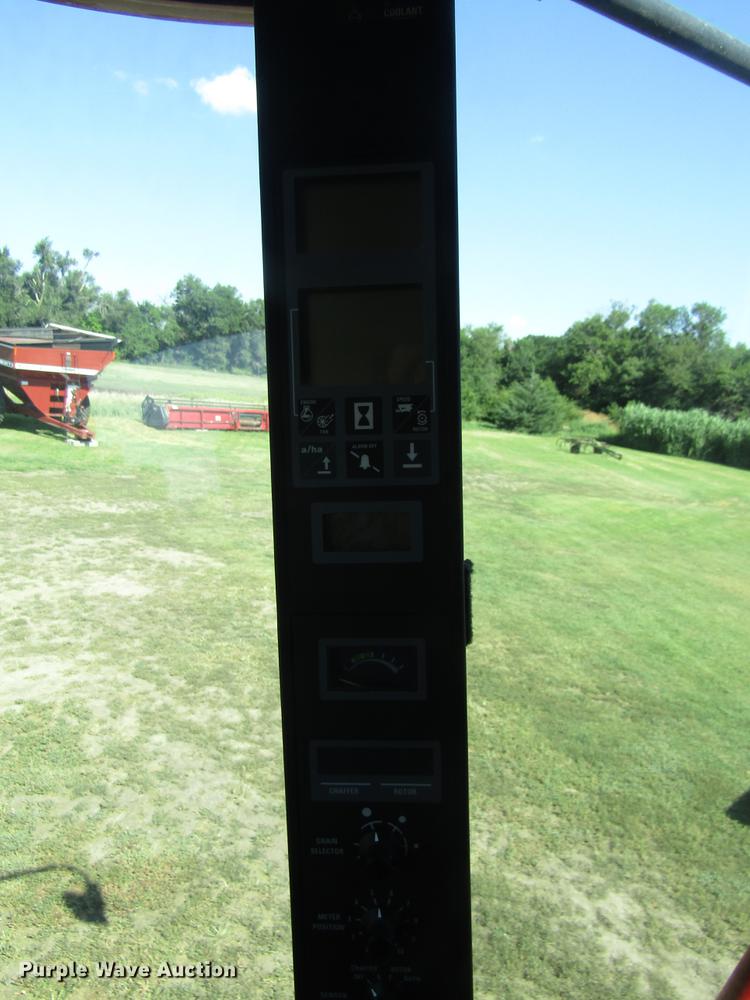 image for item DD8856 2000 Case IH 2388 combine