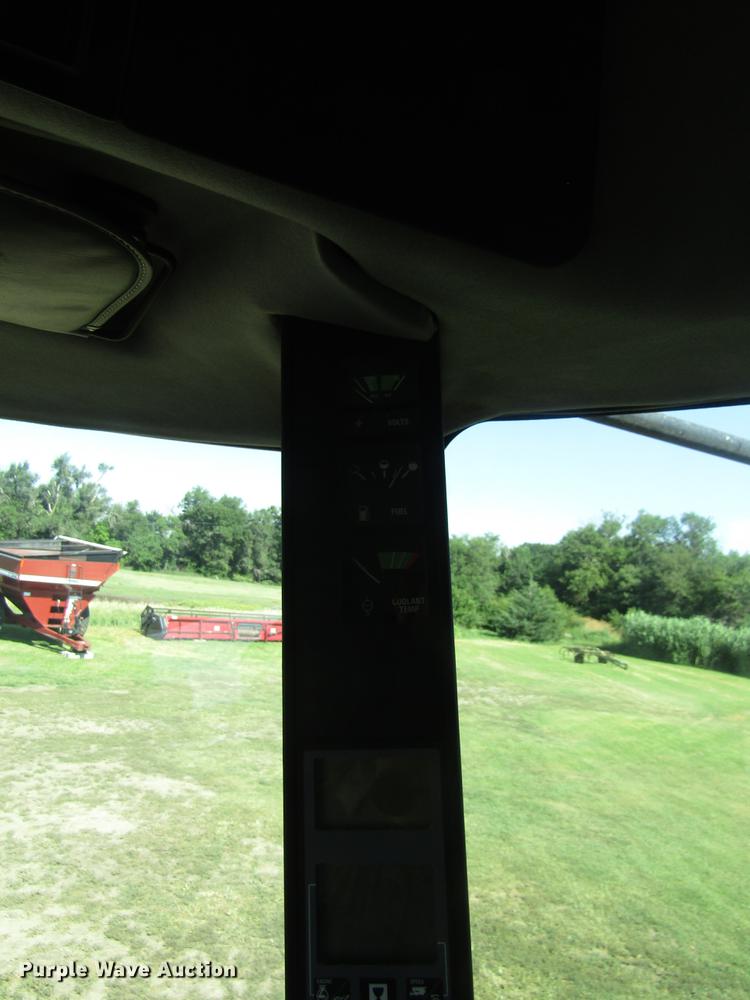 image for item DD8856 2000 Case IH 2388 combine