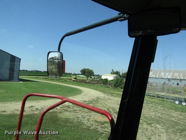 image for item DD8856 2000 Case IH 2388 combine