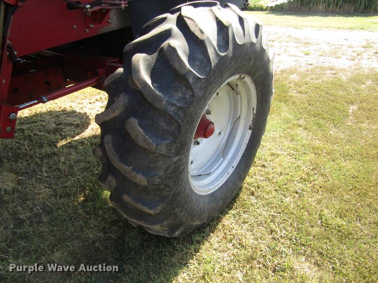 image for item DD8856 2000 Case IH 2388 combine