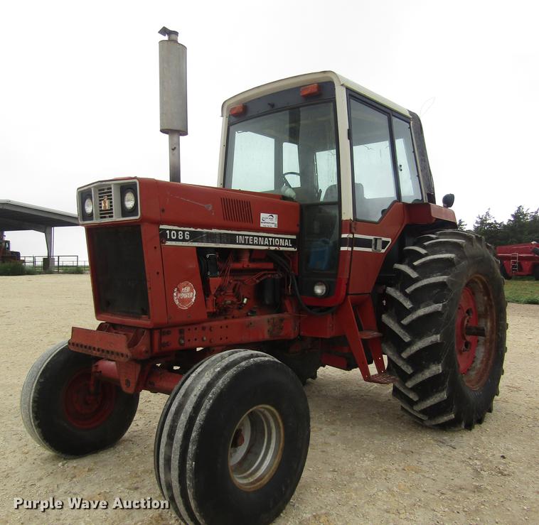 image for item DD8895 1979 International Harvester 1086 tractor