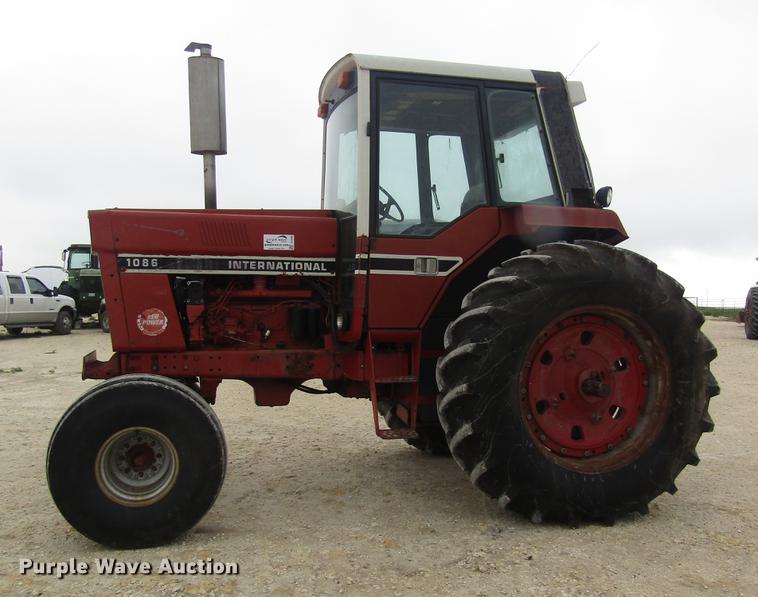 image for item DD8895 1979 International Harvester 1086 tractor