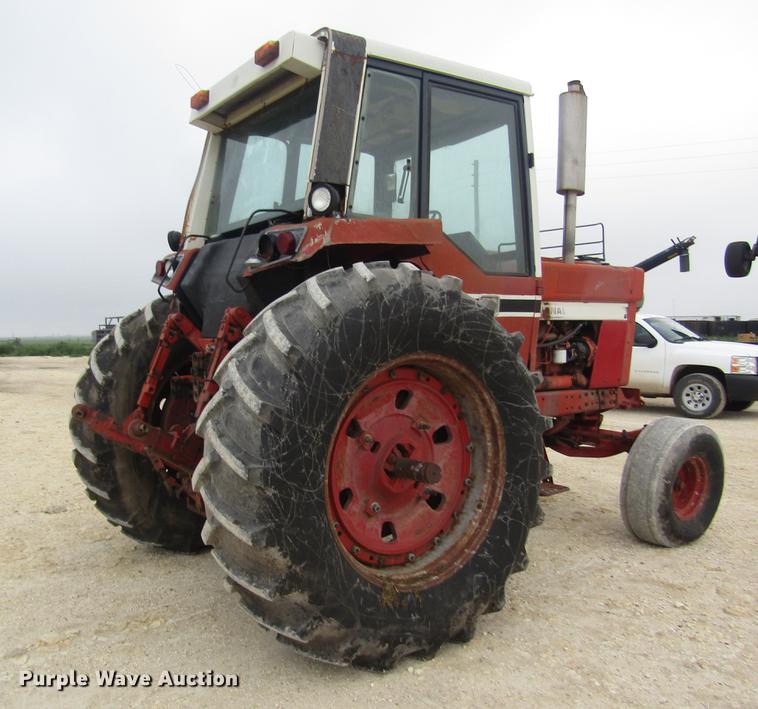 image for item DD8895 1979 International Harvester 1086 tractor