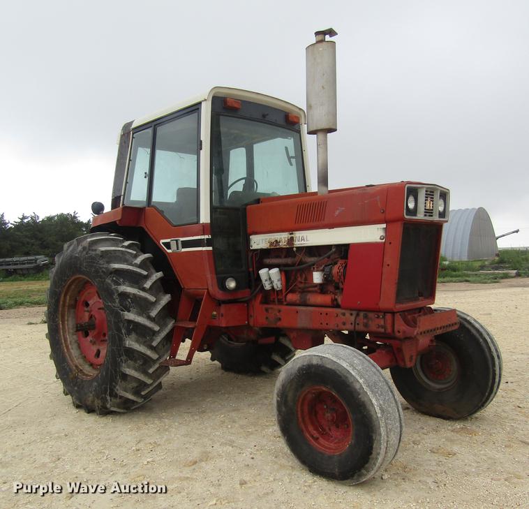 image for item DD8895 1979 International Harvester 1086 tractor