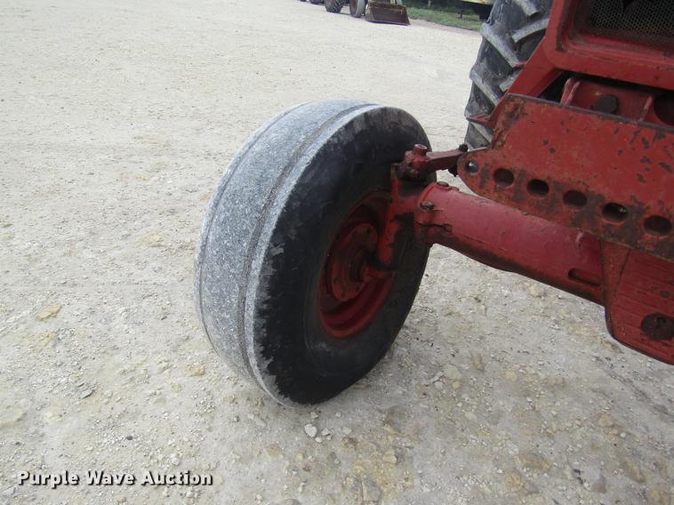 image for item DD8895 1979 International Harvester 1086 tractor