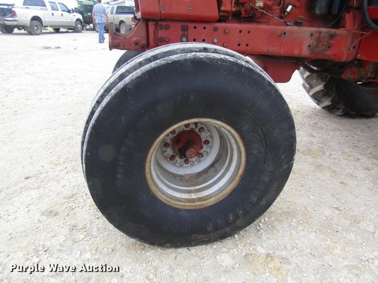 image for item DD8895 1979 International Harvester 1086 tractor