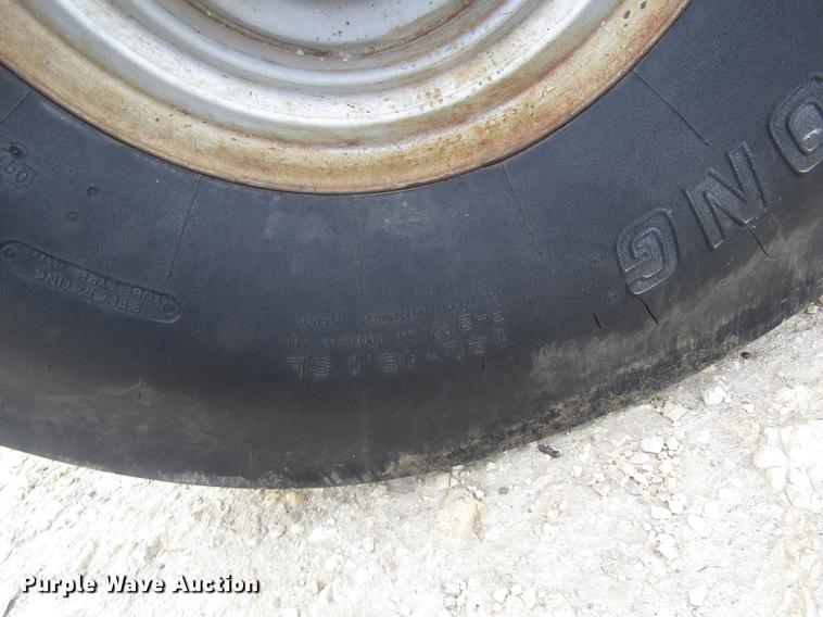 image for item DD8895 1979 International Harvester 1086 tractor