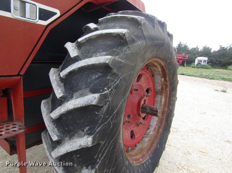 image for item DD8895 1979 International Harvester 1086 tractor