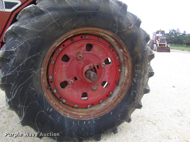 image for item DD8895 1979 International Harvester 1086 tractor