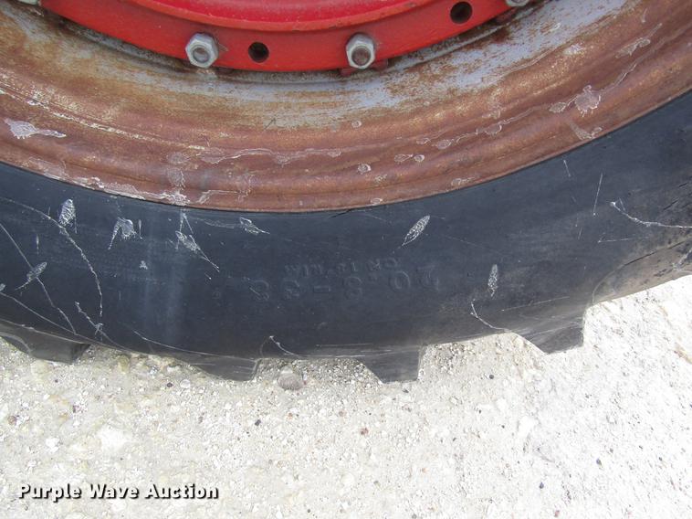 image for item DD8895 1979 International Harvester 1086 tractor