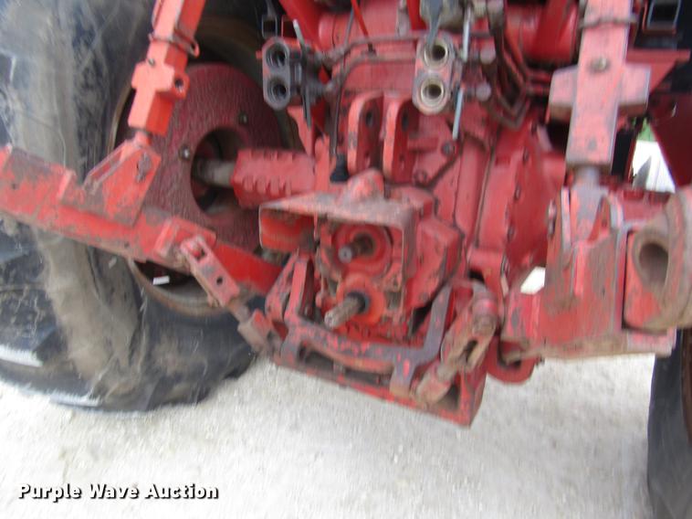 image for item DD8895 1979 International Harvester 1086 tractor