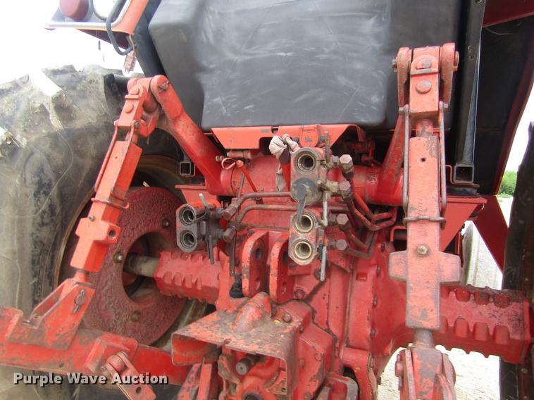 image for item DD8895 1979 International Harvester 1086 tractor