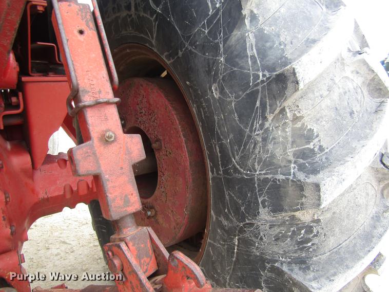 image for item DD8895 1979 International Harvester 1086 tractor