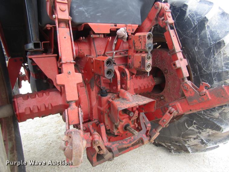 image for item DD8895 1979 International Harvester 1086 tractor