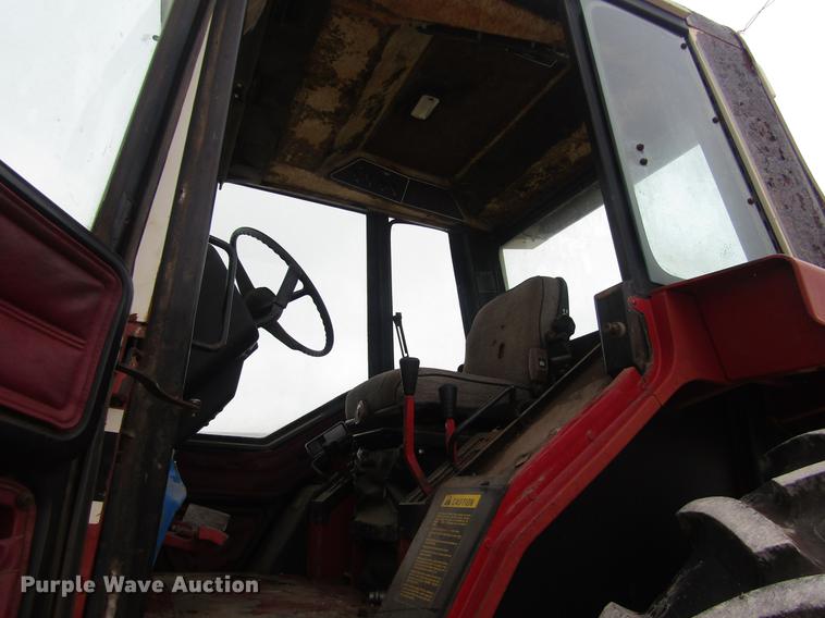 image for item DD8895 1979 International Harvester 1086 tractor