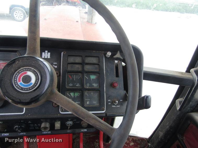 image for item DD8895 1979 International Harvester 1086 tractor