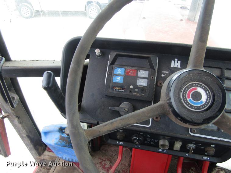 image for item DD8895 1979 International Harvester 1086 tractor