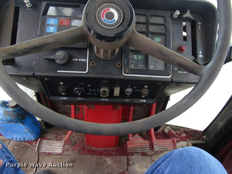 image for item DD8895 1979 International Harvester 1086 tractor