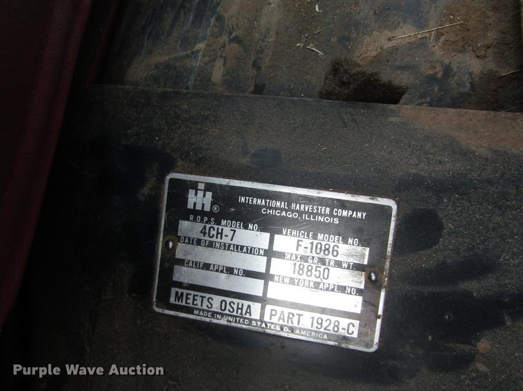 image for item DD8895 1979 International Harvester 1086 tractor