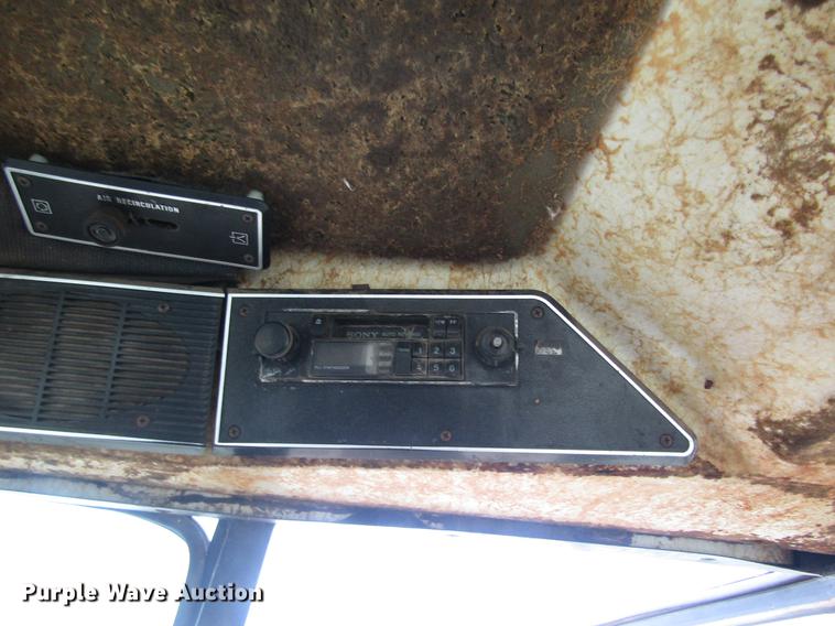 image for item DD8895 1979 International Harvester 1086 tractor