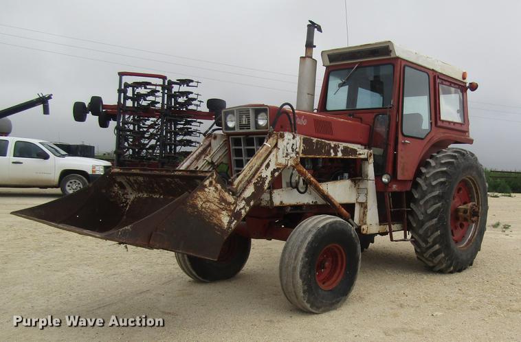 image for item DD8896 1972 International Harvester 1066 tractor