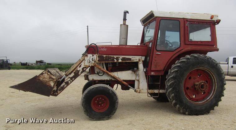 image for item DD8896 1972 International Harvester 1066 tractor