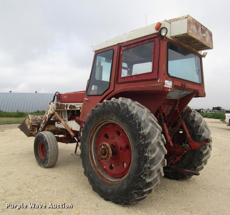 image for item DD8896 1972 International Harvester 1066 tractor