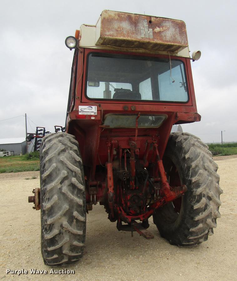 image for item DD8896 1972 International Harvester 1066 tractor
